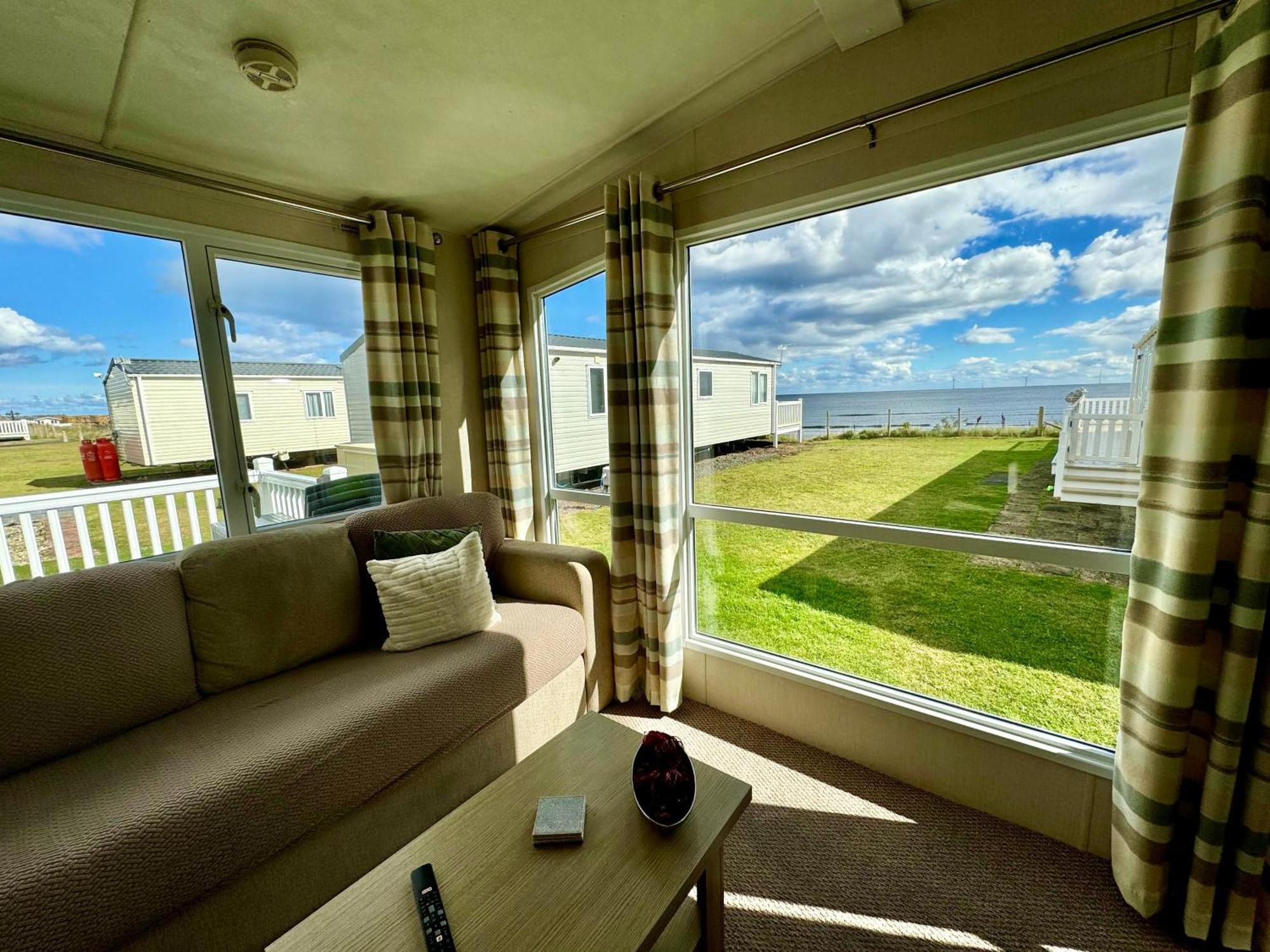 New Sea View Platinum Caravan With Huge Decking Newcastle upon Tyne Bagian luar foto